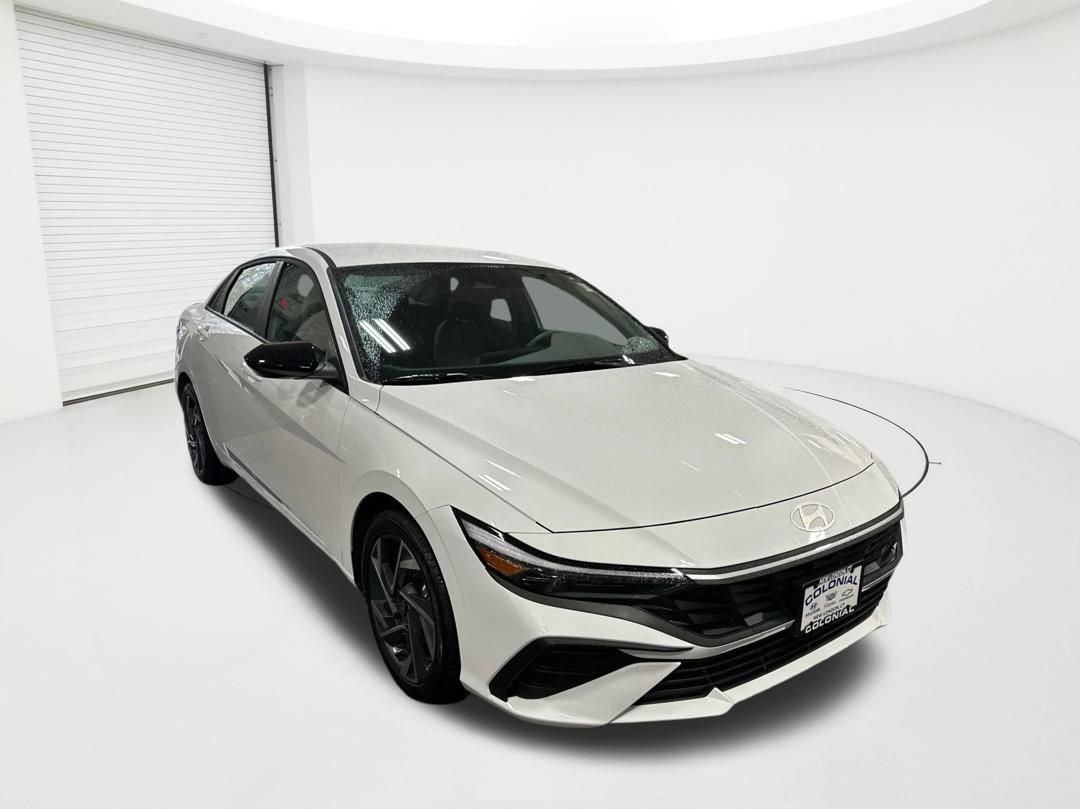 Certified 2025 Hyundai Elantra Sport FWD image 2
