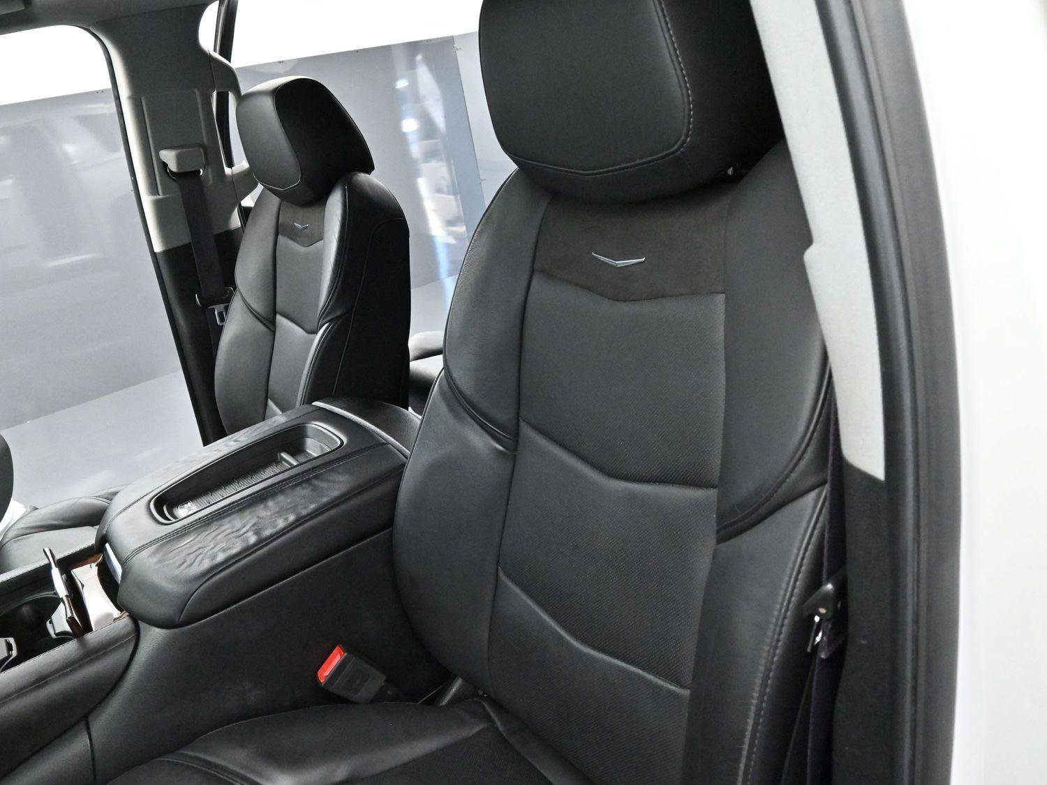 Used 2017 Cadillac Escalade ESV Luxury image 18