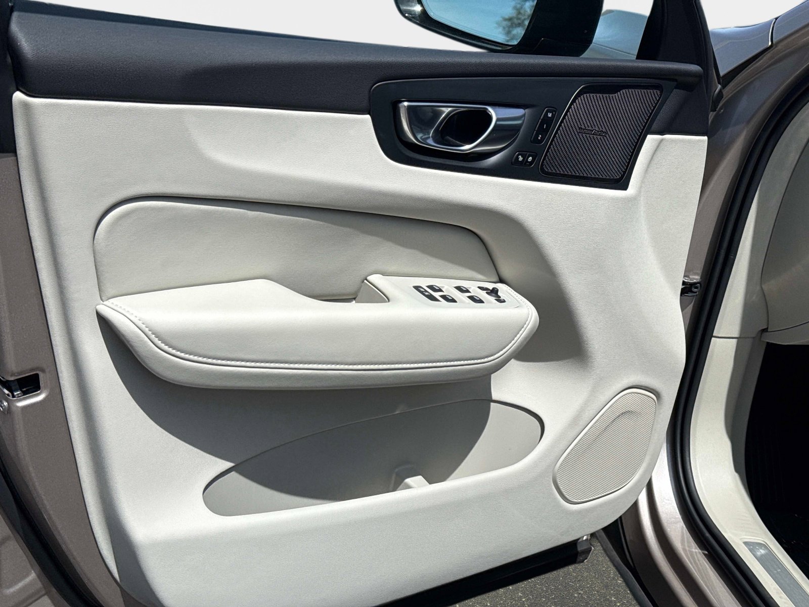 Used 2026 Volvo XC60 B5 Ultra w/ Protection Package Premier image 18