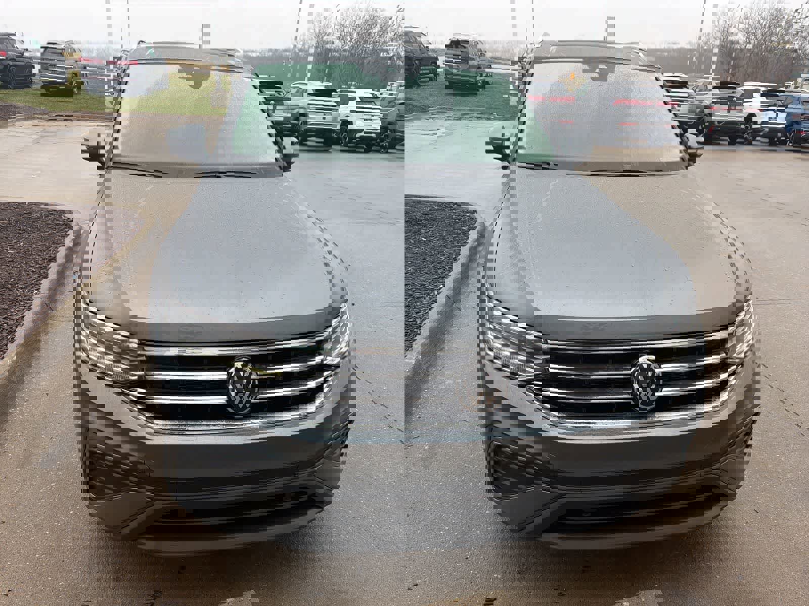 Used 2022 Volkswagen Tiguan SE w/ Panoramic Sunroof Package image 2