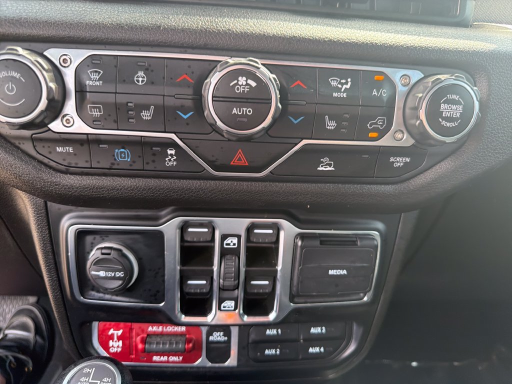 Used 2024 Jeep Wrangler Unlimited AWD/4WD image 27