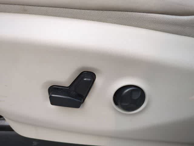 Used 2020 Chrysler Pacifica Limited w/ Advanced Safetytec Group FWD image 17