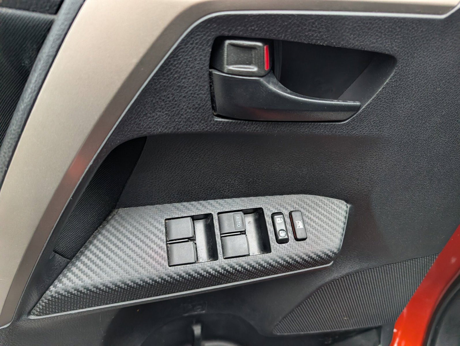 Used 2015 Toyota RAV4 LE AWD/4WD image 24