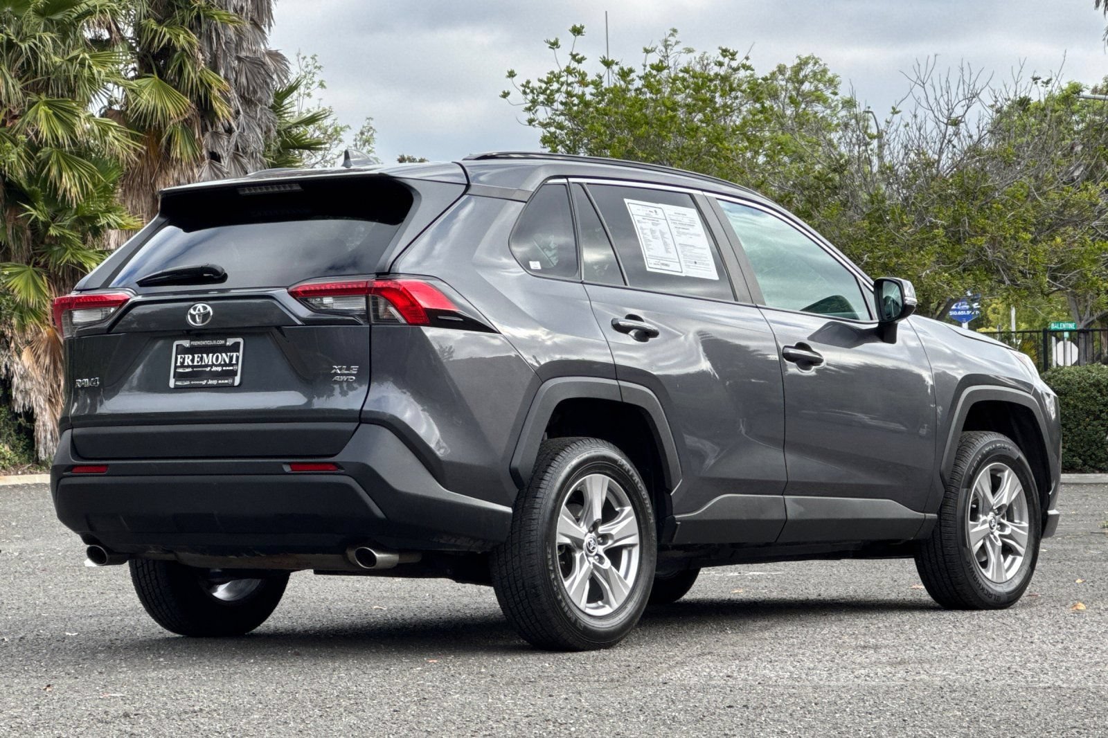 Used 2023 Toyota RAV4 XLE AWD/4WD image 3