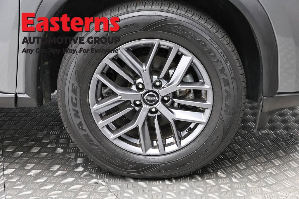 Used 2024 Nissan Rogue S image 32