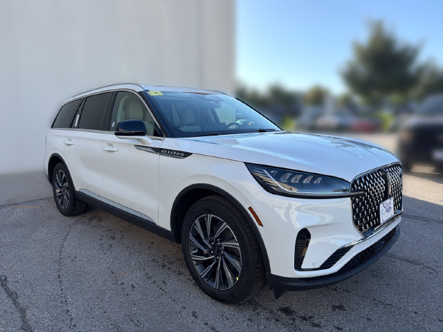 New 2027 Lincoln Aviator AWD image 3