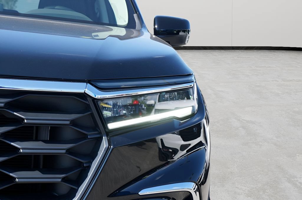 Used 2025 Honda Pilot EX-L image 4