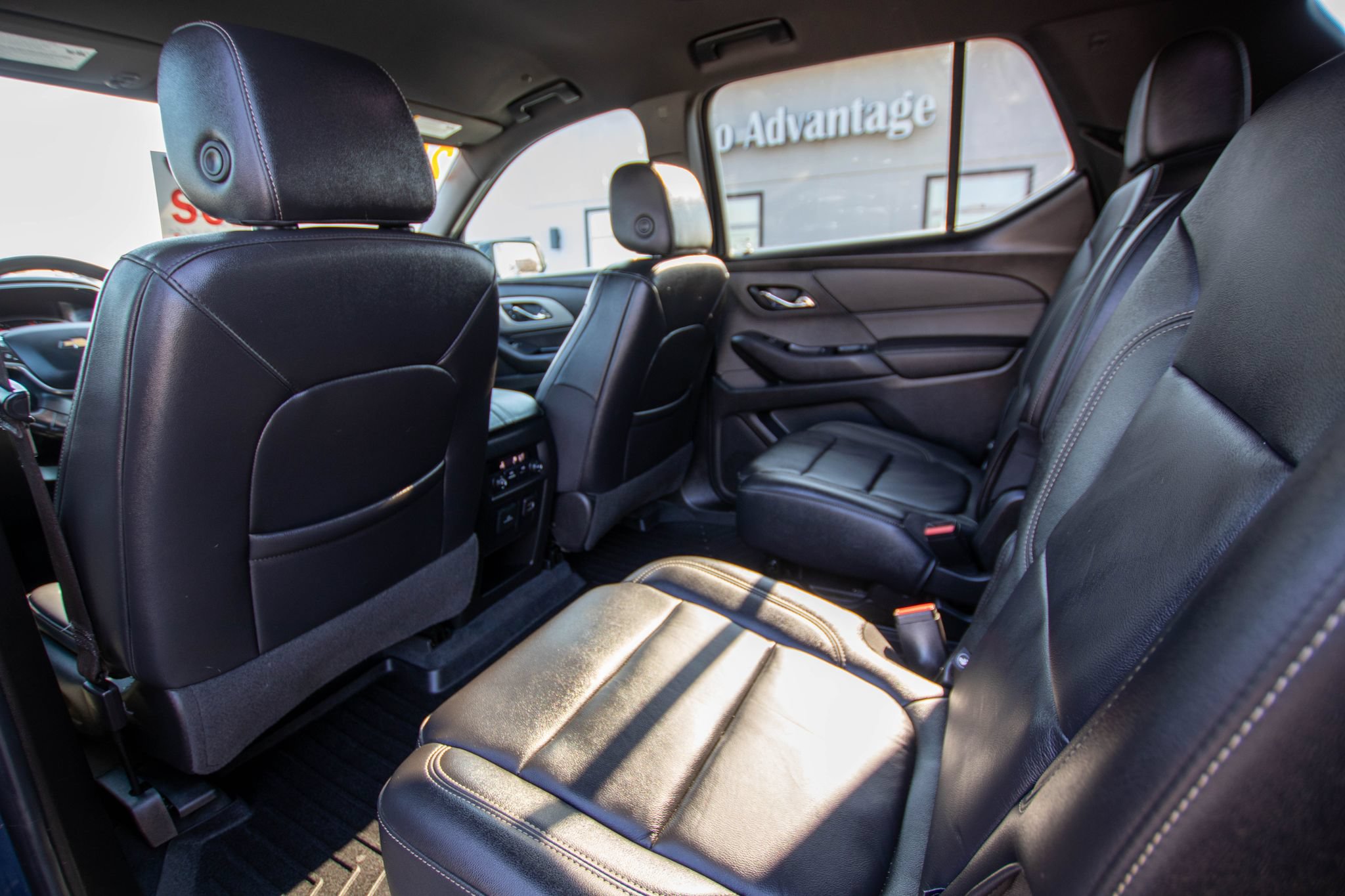 Used 2022 Chevrolet Traverse LT w/ LT Premium Package AWD/4WD image 22