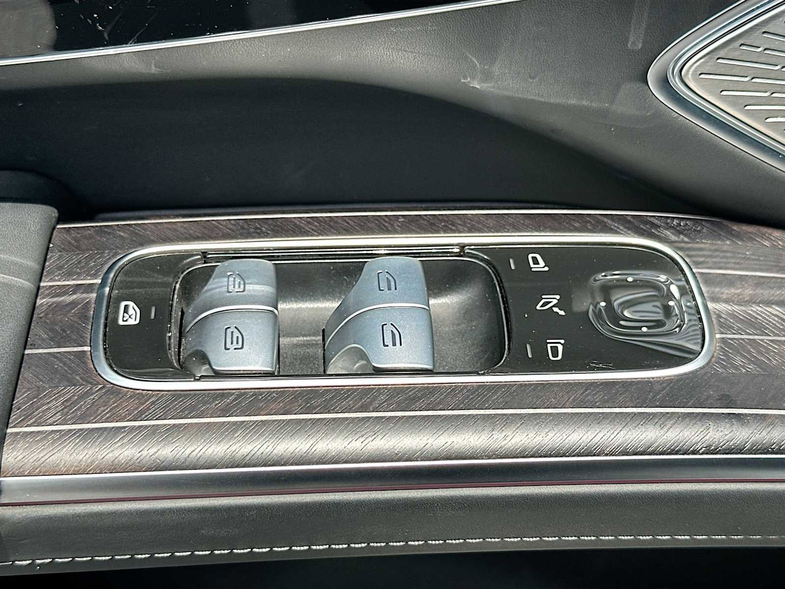 Certified 2024 Mercedes-Benz Maybach EQS 680 4MATIC image 18