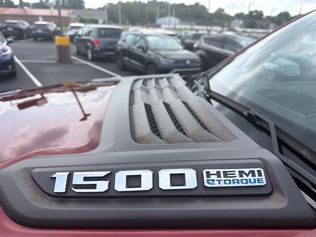 Used 2022 RAM 1500 Laramie w/ Sport Appearance Package AWD/4WD image 9