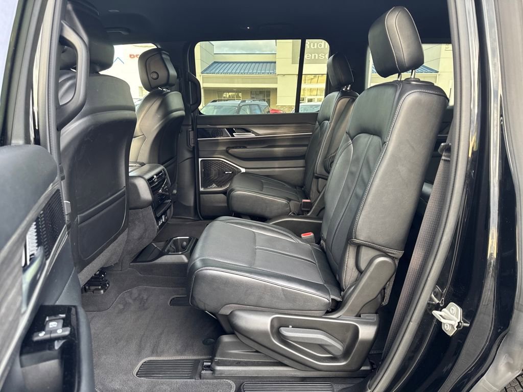 Used 2024 Jeep Wagoneer Series III image 24