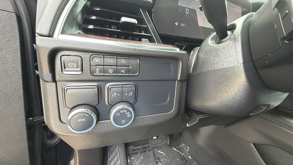 Certified 2025 Chevrolet Suburban LS RWD image 20