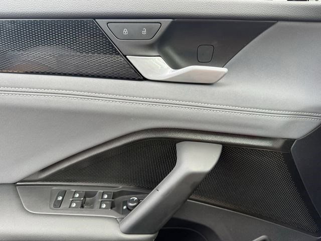 Used 2025 Volkswagen Tiguan SE image 19