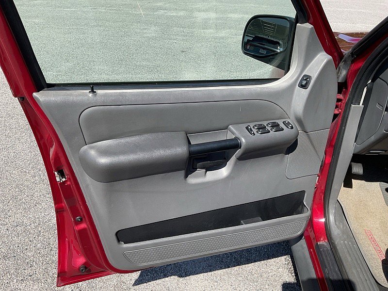 Used 2004 Ford Explorer Sport Trac XLS RWD image 16