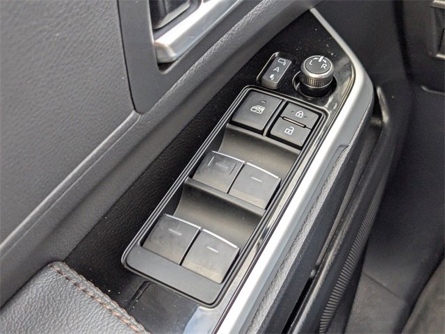 Used 2025 Toyota Sienna Platinum image 26