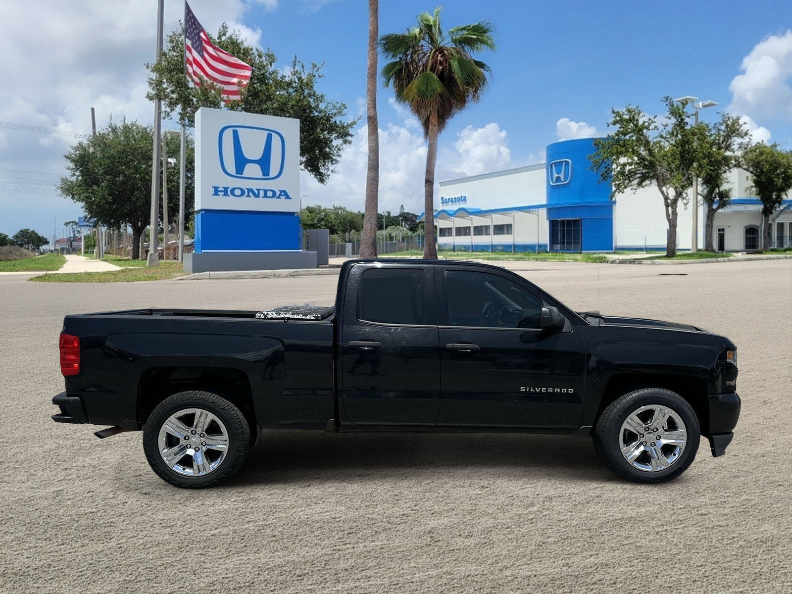Used 2018 Chevrolet Silverado 1500 Custom w/ Custom Value Package RWD image 4