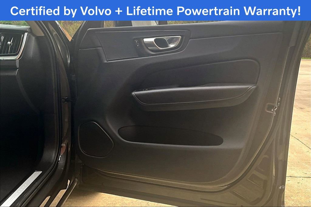 Used 2025 Volvo XC60 B5 Plus image 25