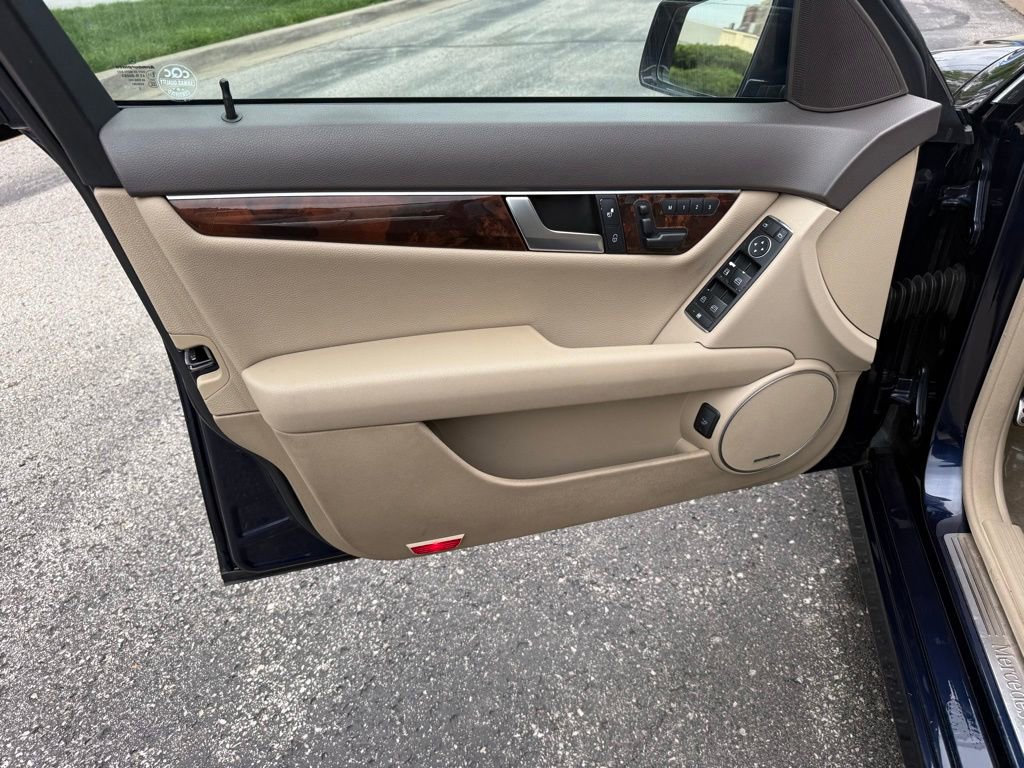 Used 2013 Mercedes-Benz C 300 4MATIC Sedan image 16