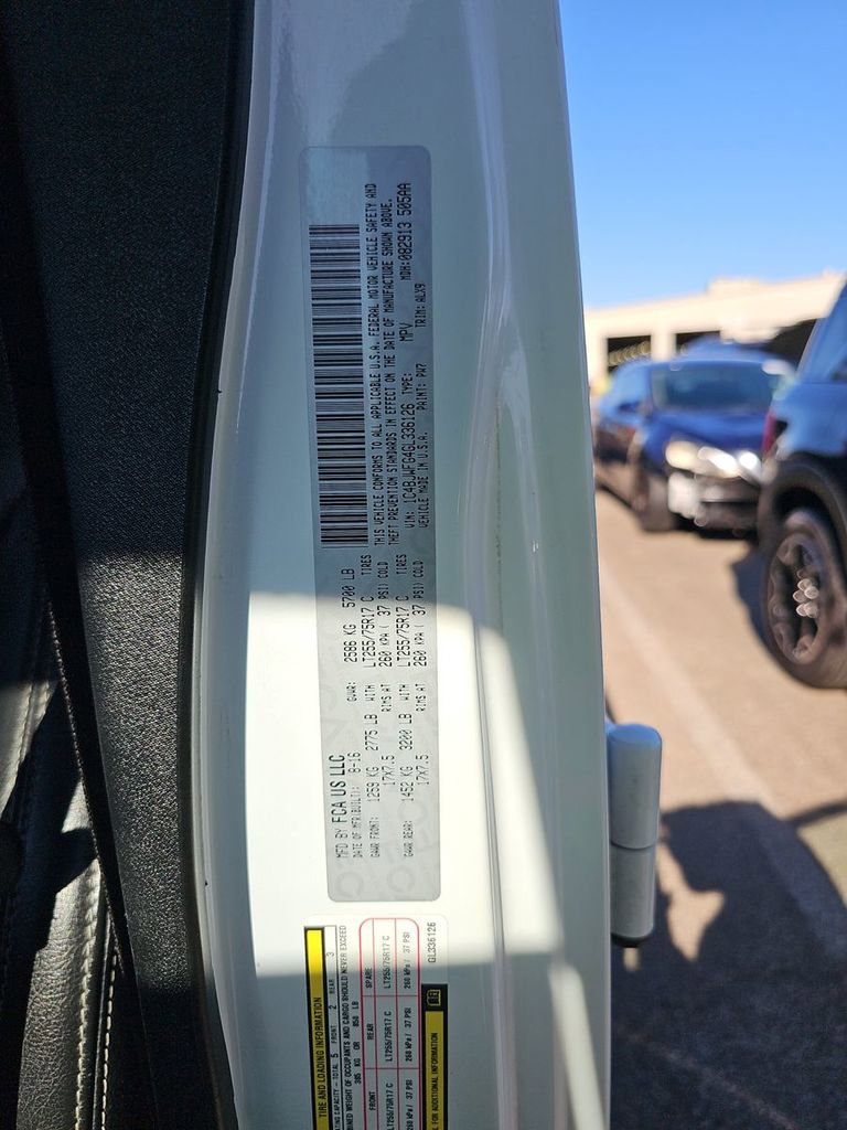 Used 2016 Jeep Wrangler Unlimited Rubicon image 18