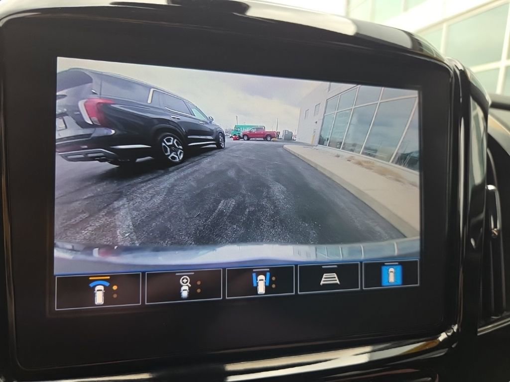Used 2023 Chevrolet Traverse LT FWD image 53