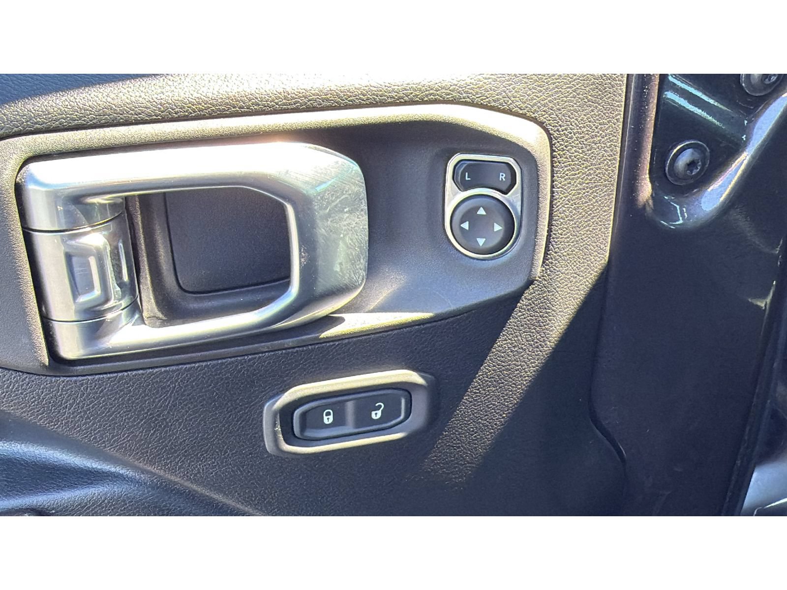 Used 2022 Jeep Wrangler Unlimited Sport AWD/4WD image 14