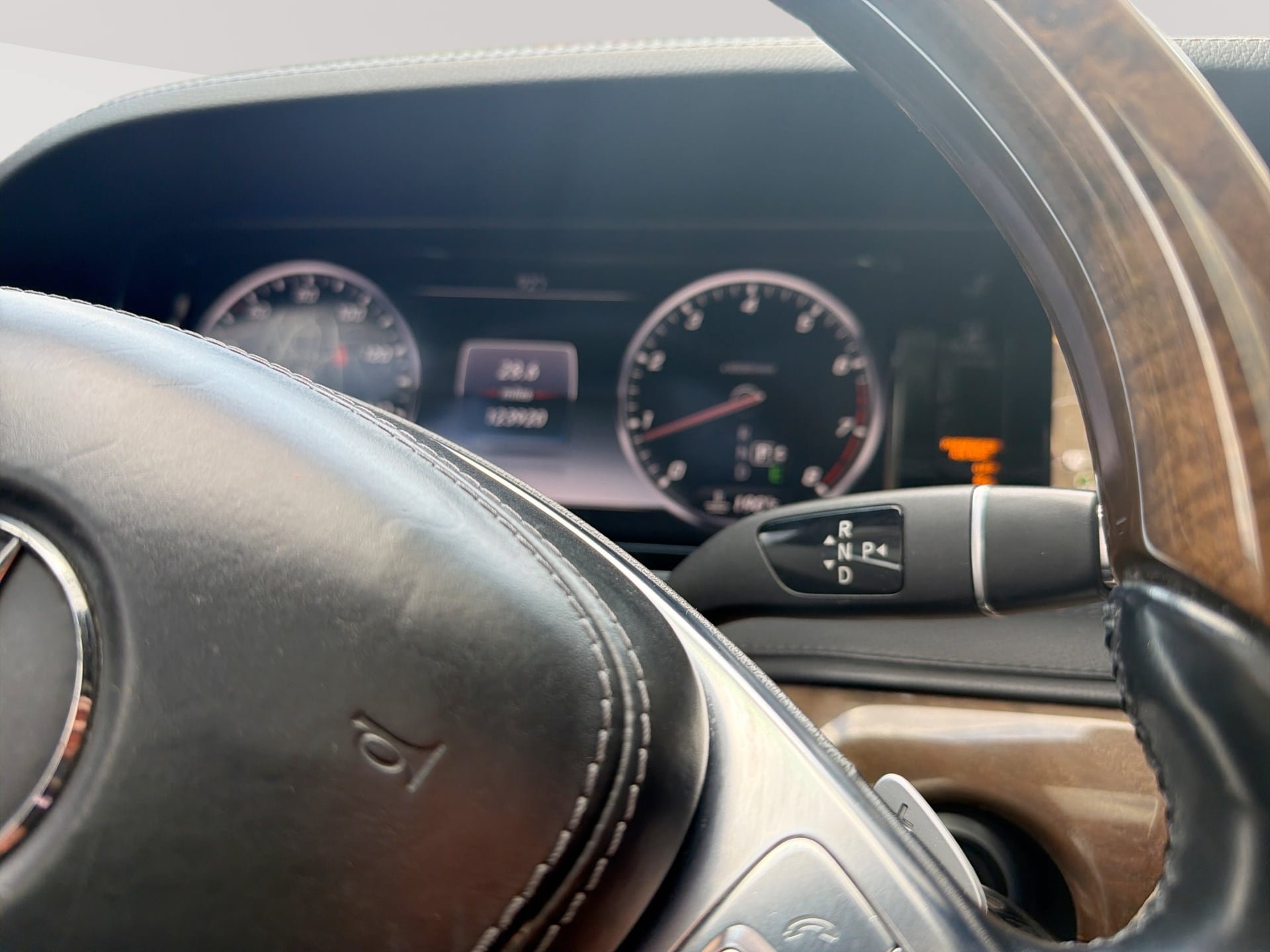 Used 2015 Mercedes-Benz S 550 4MATIC Sedan image 23