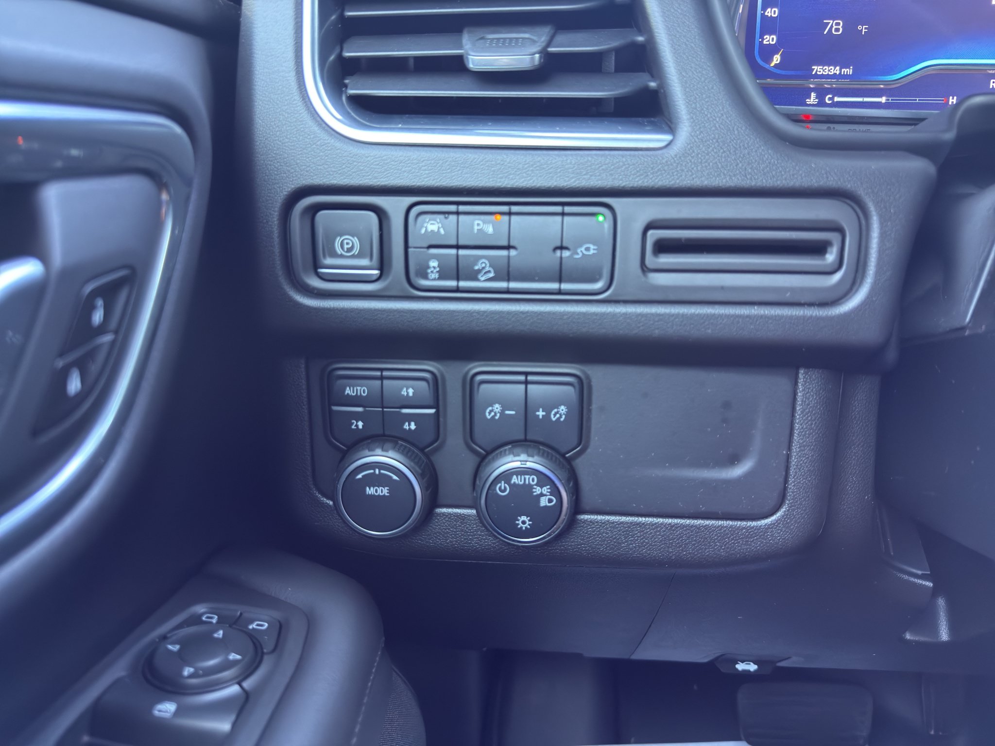 Used 2022 Chevrolet Tahoe Z71 AWD/4WD image 22