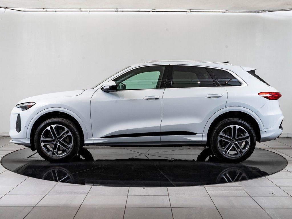 Certified 2025 Audi Q5 Premium w/ 19" Wheel Package image 5