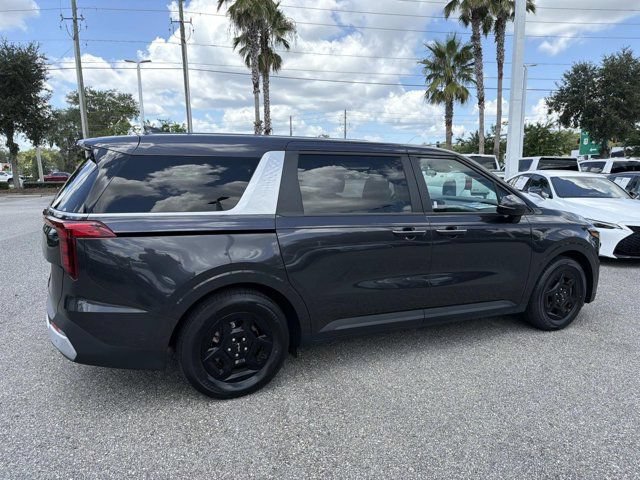 Used 2025 Kia Carnival FWD image 2