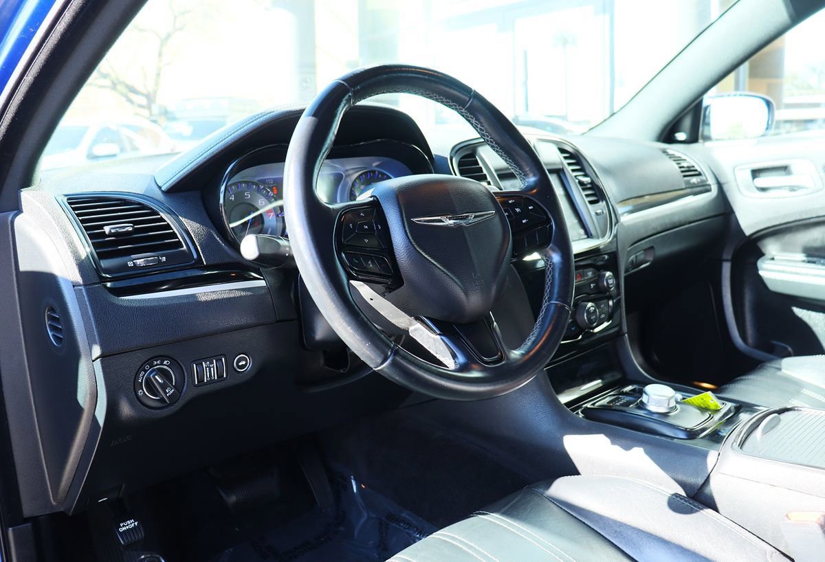 Used 2018 Chrysler 300 S image 39
