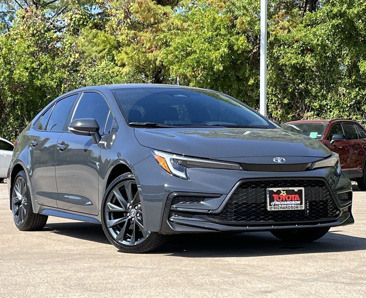 Used 2026 Toyota Corolla SE FWD image 2