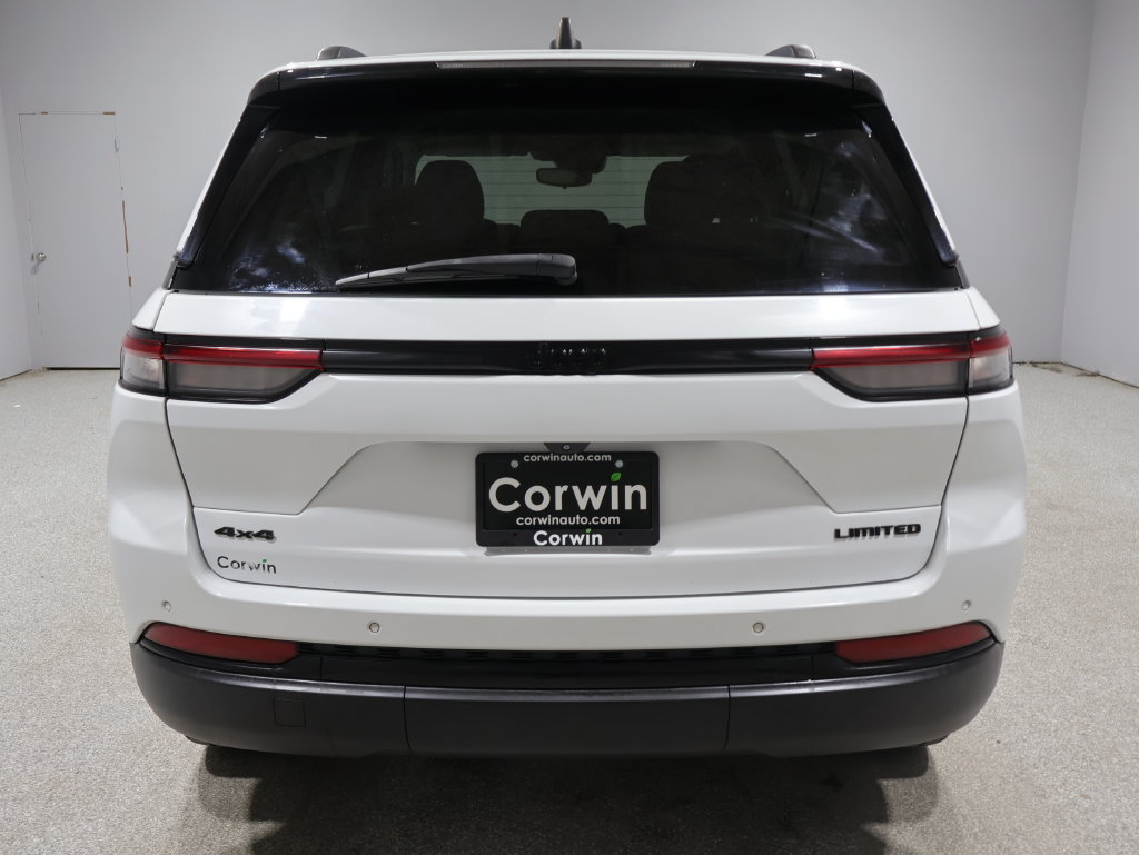Used 2023 Jeep Grand Cherokee Limited w/ Black Appearance Package AWD/4WD image 3