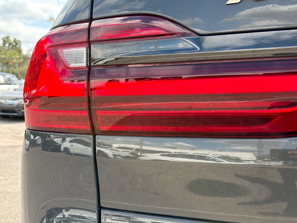 Used 2022 BMW X7 M50i w/ Executive Package image 10