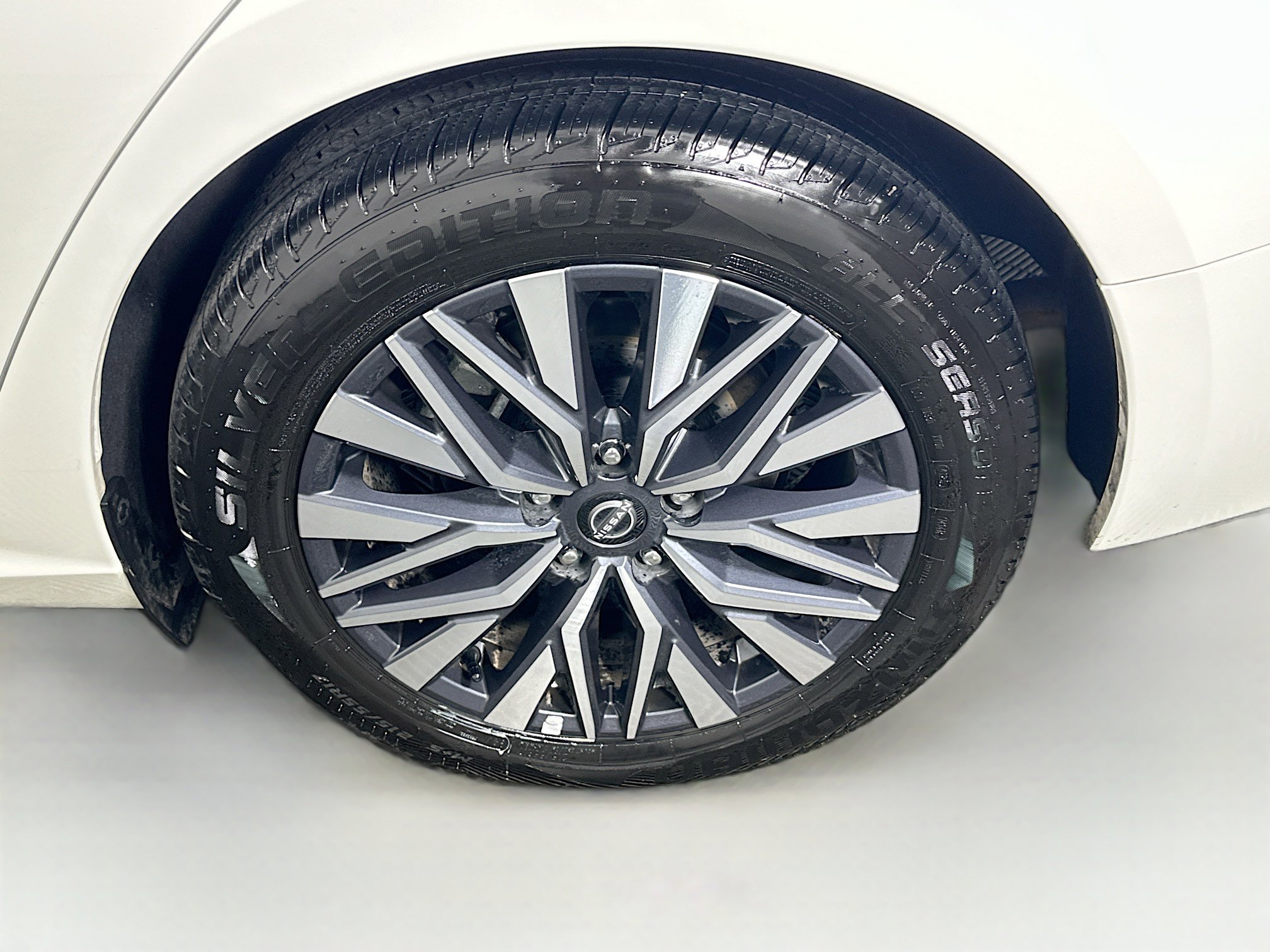 Used 2025 Nissan Altima 2.5 SV image 11