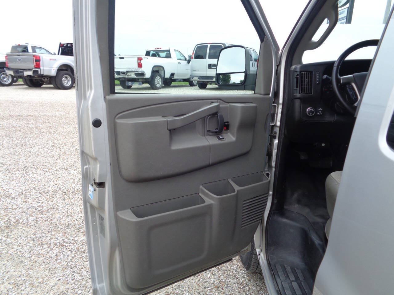 Used 2019 Chevrolet Express 3500 LS RWD image 15