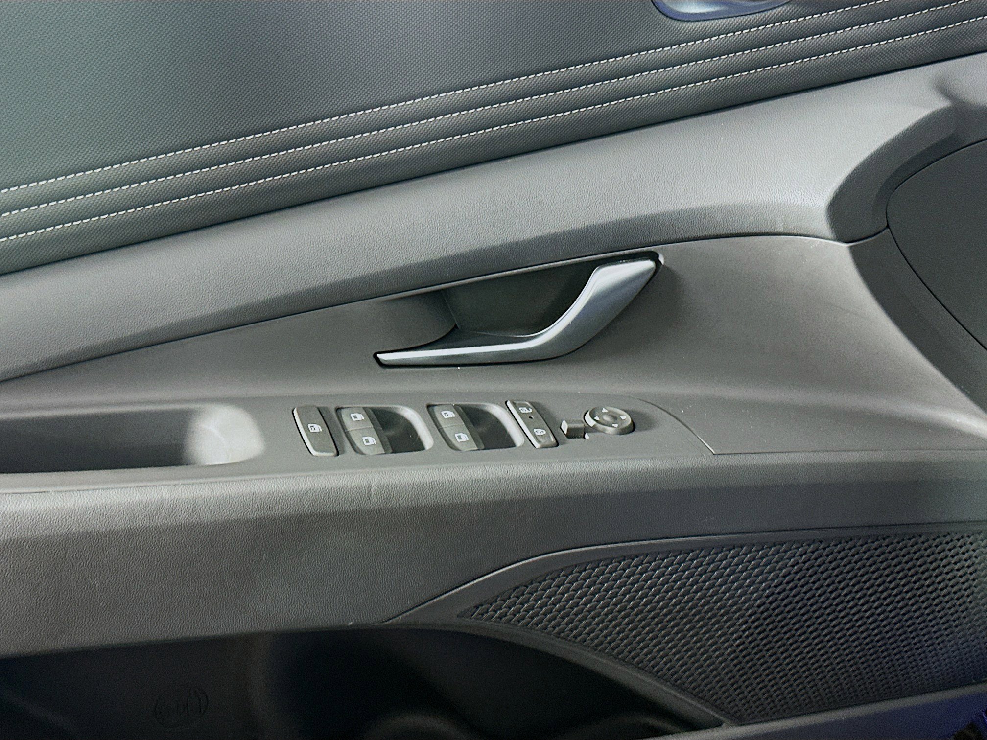 Used 2025 Hyundai Elantra SEL FWD image 15