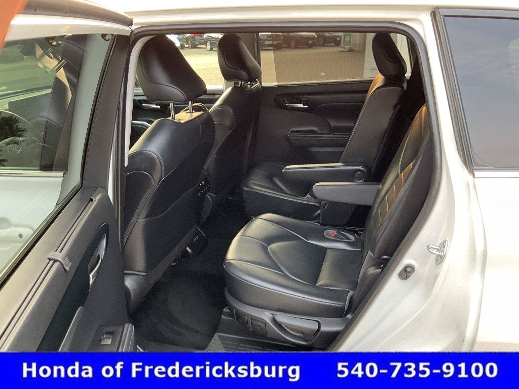 Used 2021 Toyota Highlander XLE AWD/4WD image 21