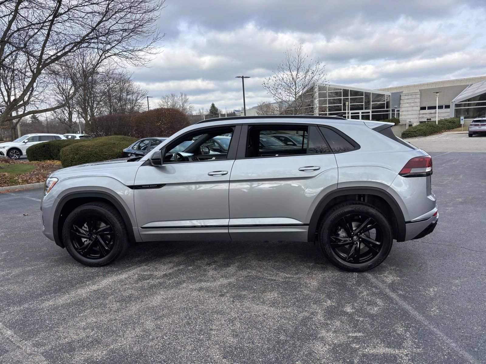 New 2026 Volkswagen Atlas Cross Sport SEL R-Line AWD/4WD image 4