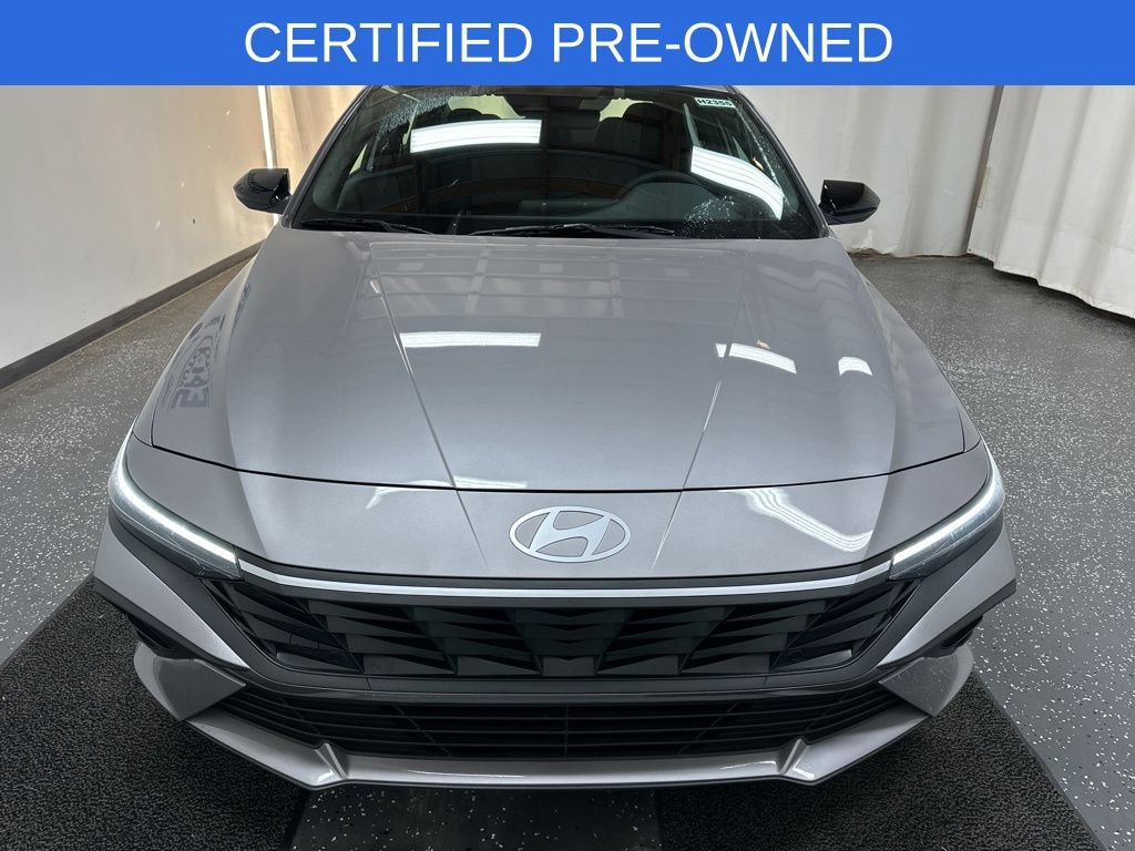 Used 2025 Hyundai Elantra SEL FWD image 4