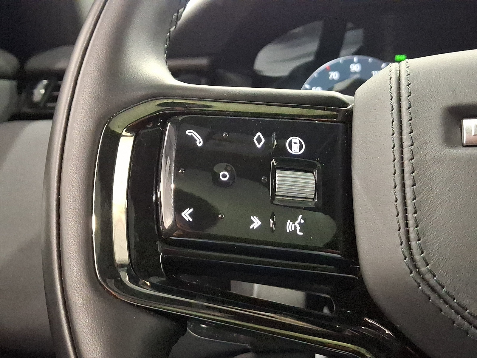 Certified 2026 Land Rover Range Rover Velar S AWD/4WD image 22