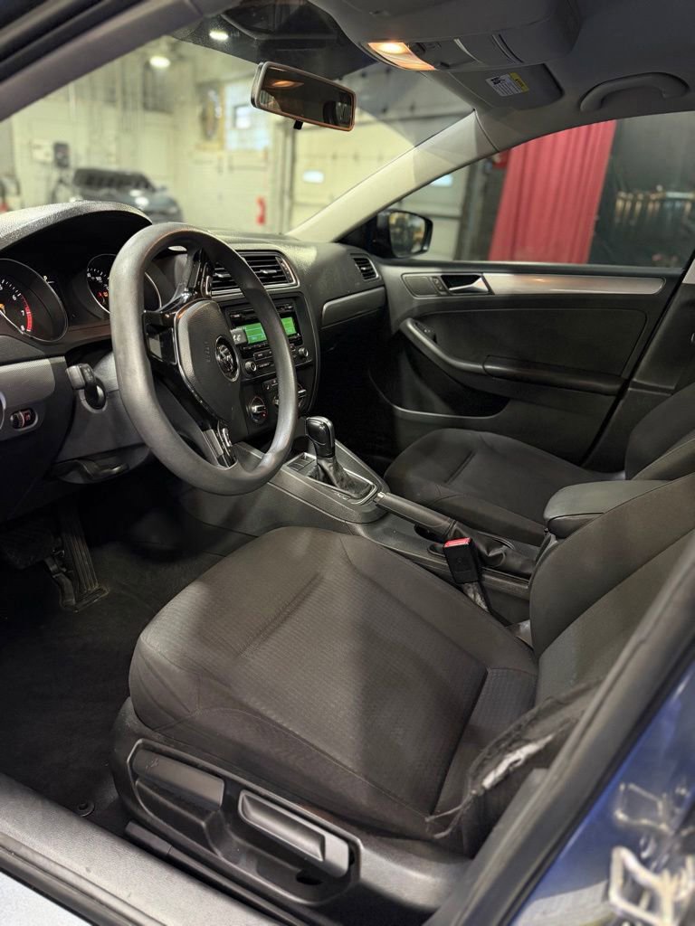 Used 2015 Volkswagen Jetta SE FWD image 9