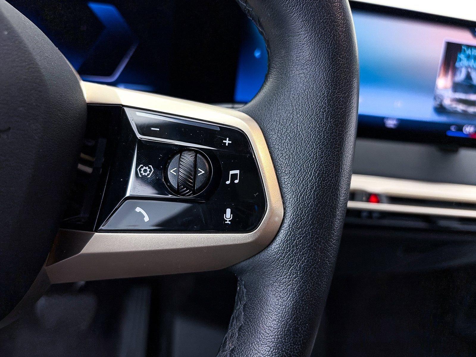 Used 2023 BMW iX xDrive50 w/ Sport Package image 30