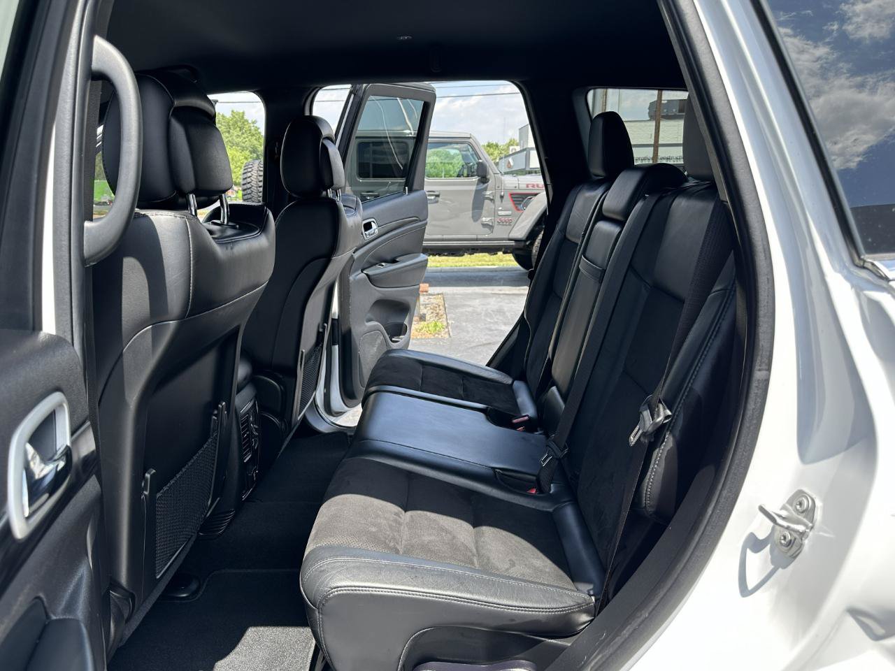 Used 2021 Jeep Grand Cherokee Laredo X AWD/4WD image 30