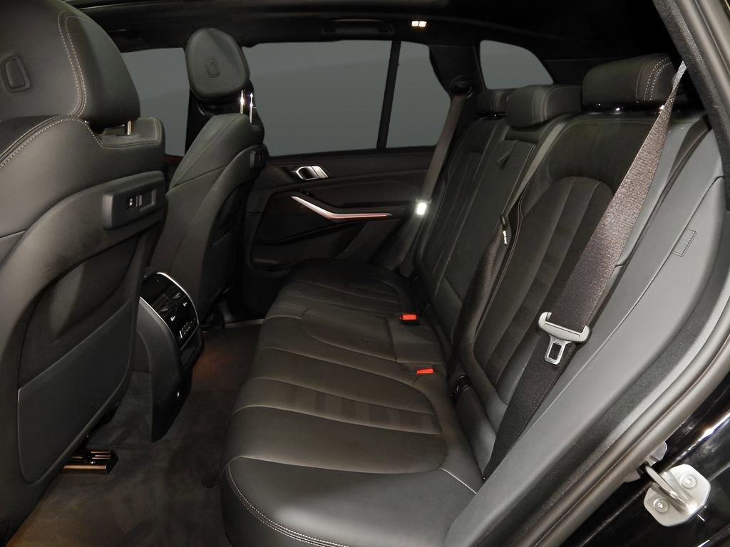 Used 2022 BMW X5 xDrive40i w/ M Sport Package image 31