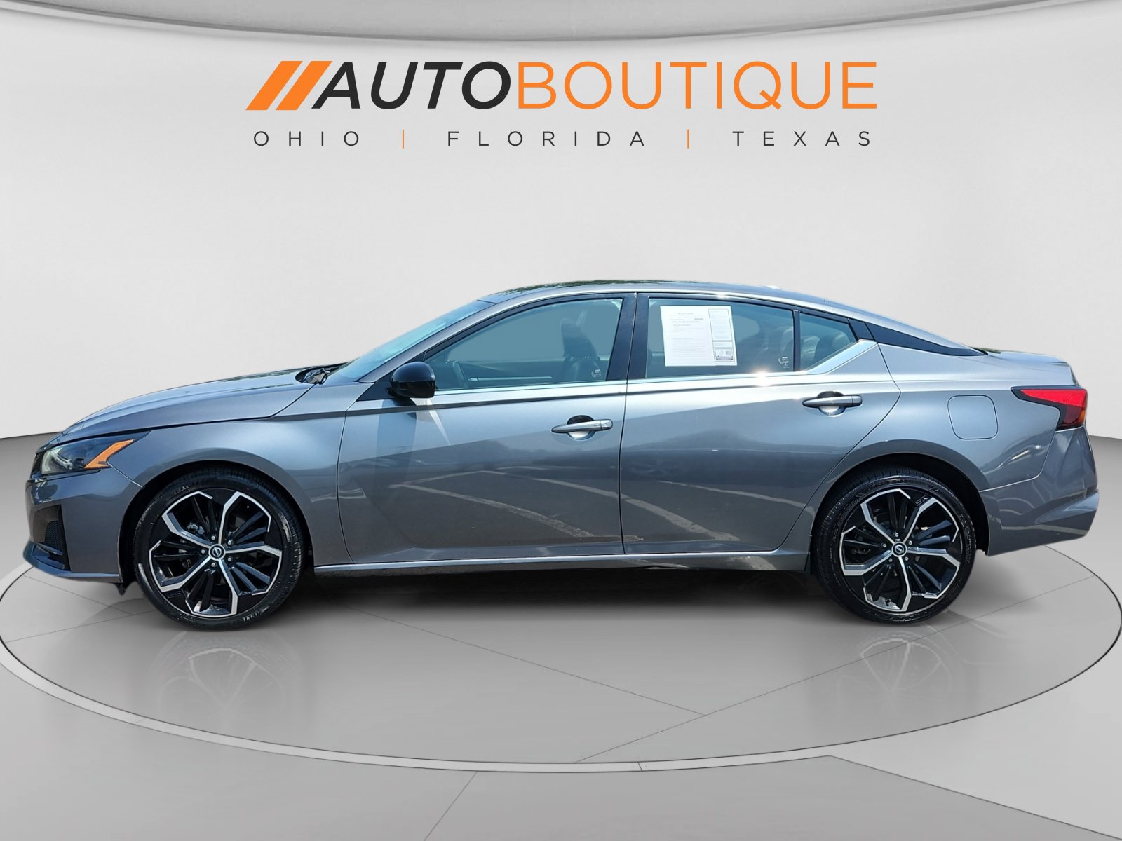 Used 2023 Nissan Altima 2.5 SR AWD/4WD image 2