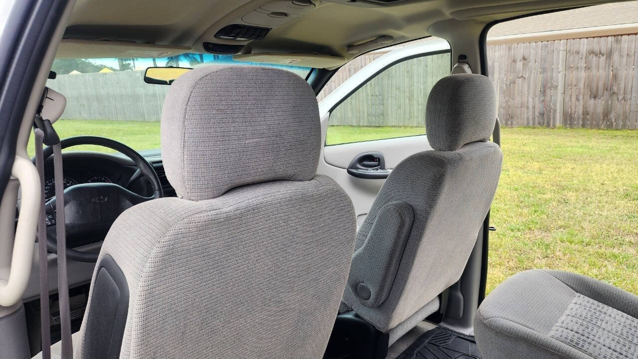 Used 2004 Chevrolet Venture LT FWD image 18