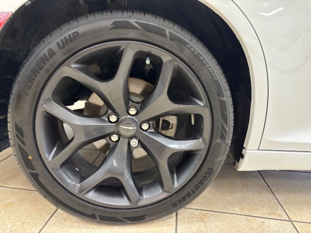 Used 2021 Chrysler 300 Touring w/ Sport Appearance Package RWD image 17