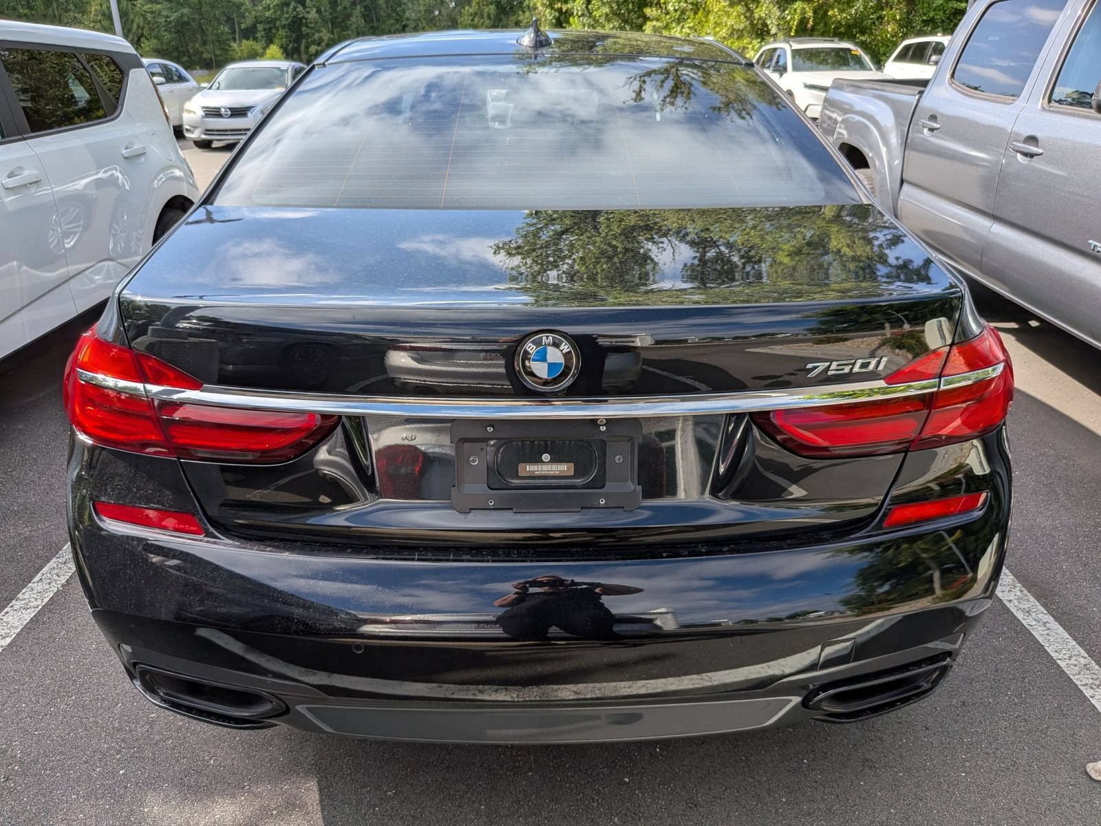 Used 2018 BMW 750i RWD image 3