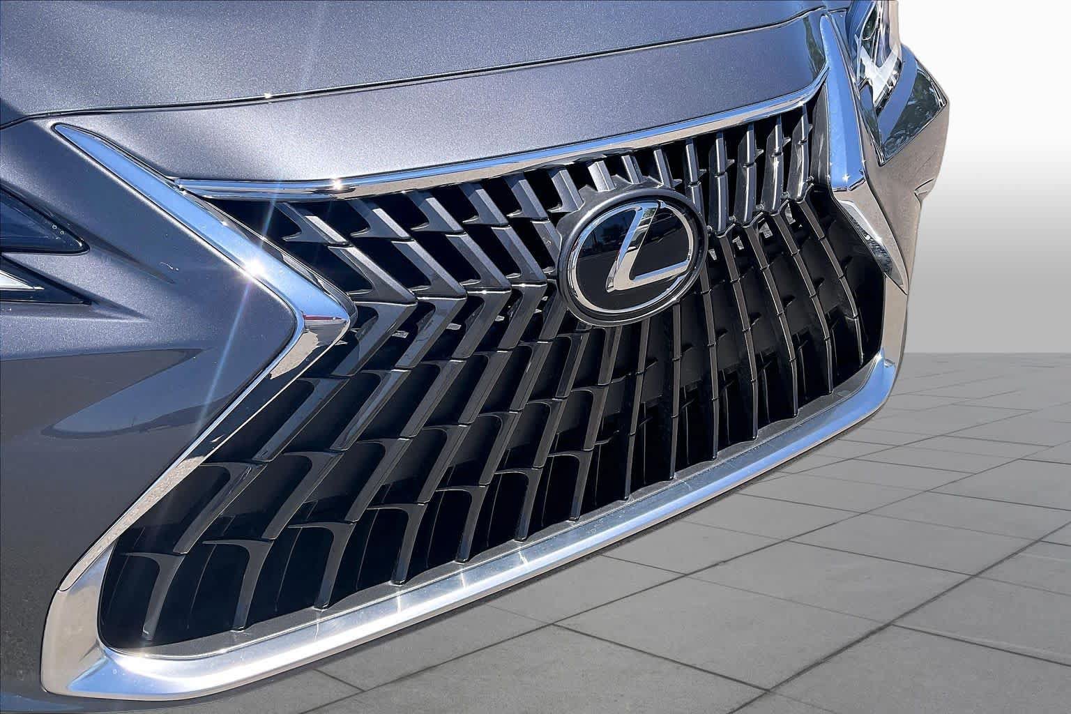 Used 2025 Lexus ES 350 w/ Accessory Package (P3) FWD image 28