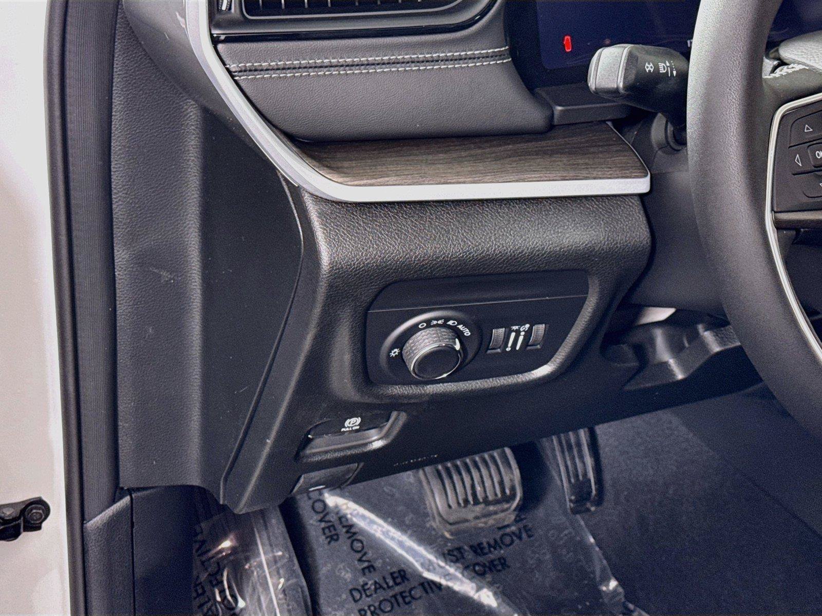 New 2027 Jeep Grand Cherokee 4WD image 4